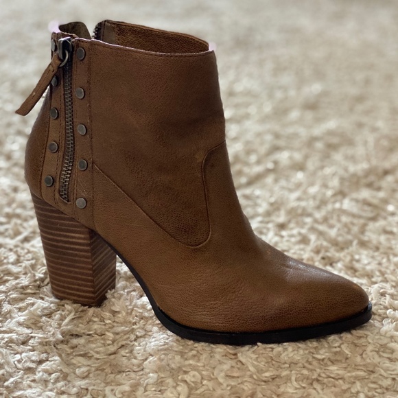 Vince Camuto Beige Leather Western Heeled Boot Details Size 6.5 - Picture 1 of 4